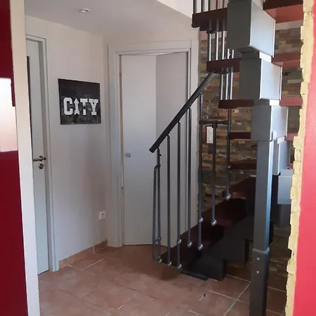 Maison Entre Mer Et Montagne, Quartier Résidentiel