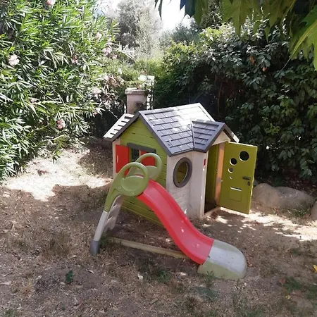 Maison Entre Mer Et Montagne, Quartier Residentiel *